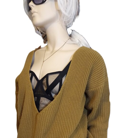 Sweater - Picture 1 of 3